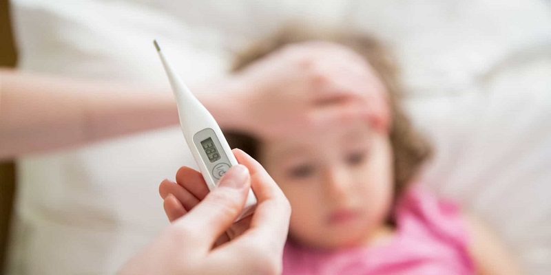 Chăm sóc trẻ mắc sốt xuất huyết tại nhà: những điều cần chú ý